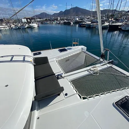Catamaran White Beach Båthotell Playa Blanca (Lanzarote)