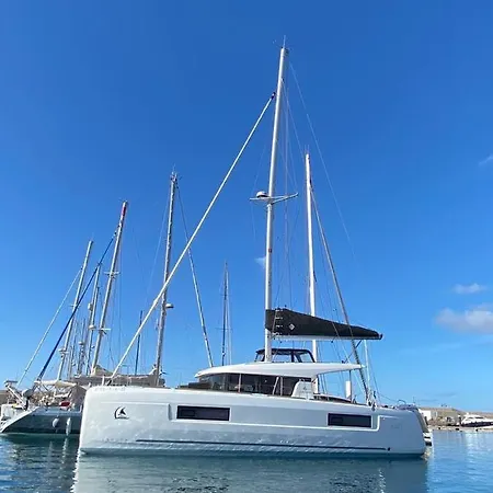 Catamaran White Beach Båthotell Playa Blanca (Lanzarote)